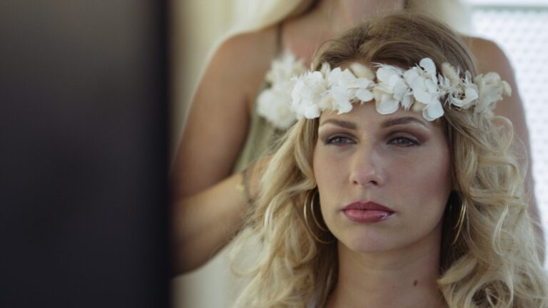 Carolina Peukmann beim Getting Ready am Hochzeitstag auf Mallorca